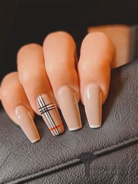 mẫu nail kẻ burberry|Tổng hợp 49+ mẫu nail burberry .